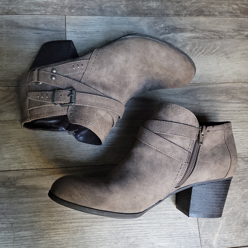 Indigo Rd. Sigrid Booties - Picture 8 of 12